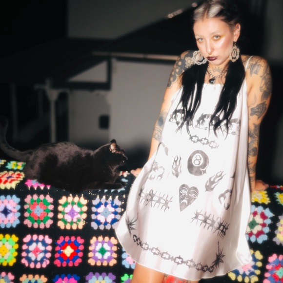 ♠ Vintage white silk slip dress with print ♠ - Picture 2 of 4